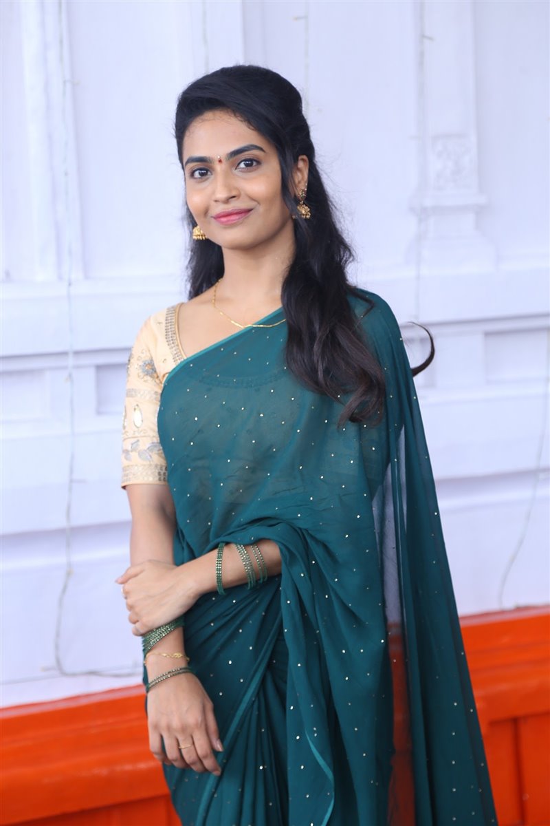 ACTRESS ALEKHYA HARIKA IN GREEN SAREE AT TELUGU MOVIE LAUNCH 2